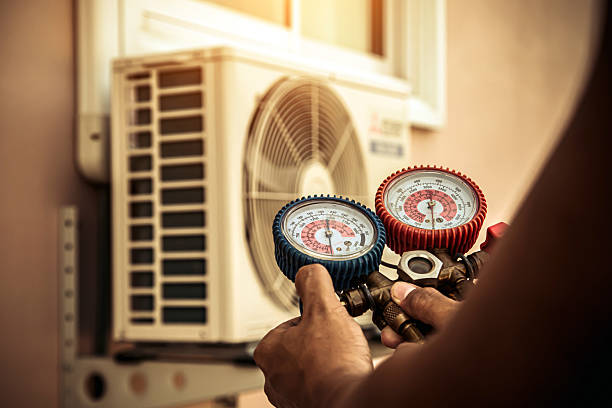 Professional Hvac technician working in Louisville, OH